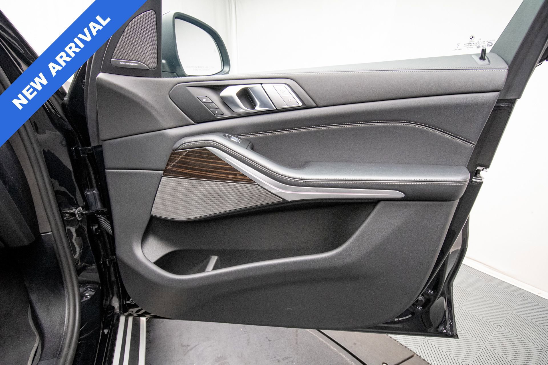 Used 2026 BMW X7 xDrive40i w/ Premium Package AWD/4WD image 32