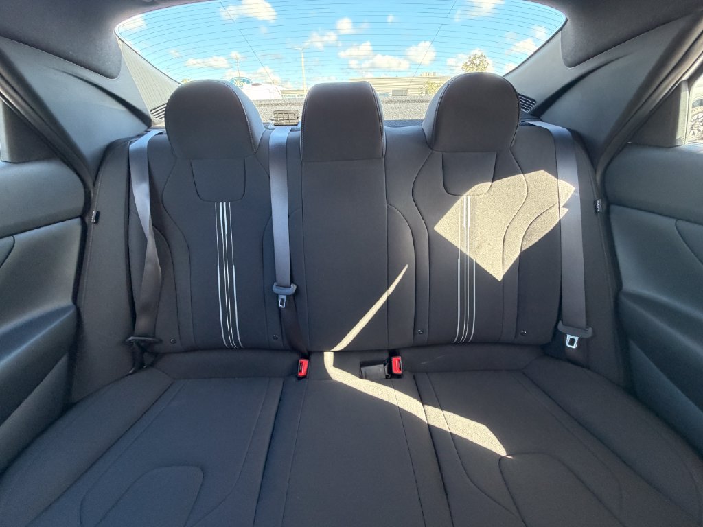 Used 2025 Hyundai Elantra Sport FWD image 33