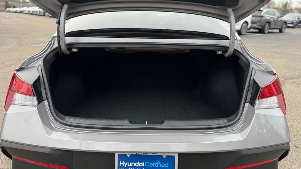 Certified 2025 Hyundai Elantra Sport image 8