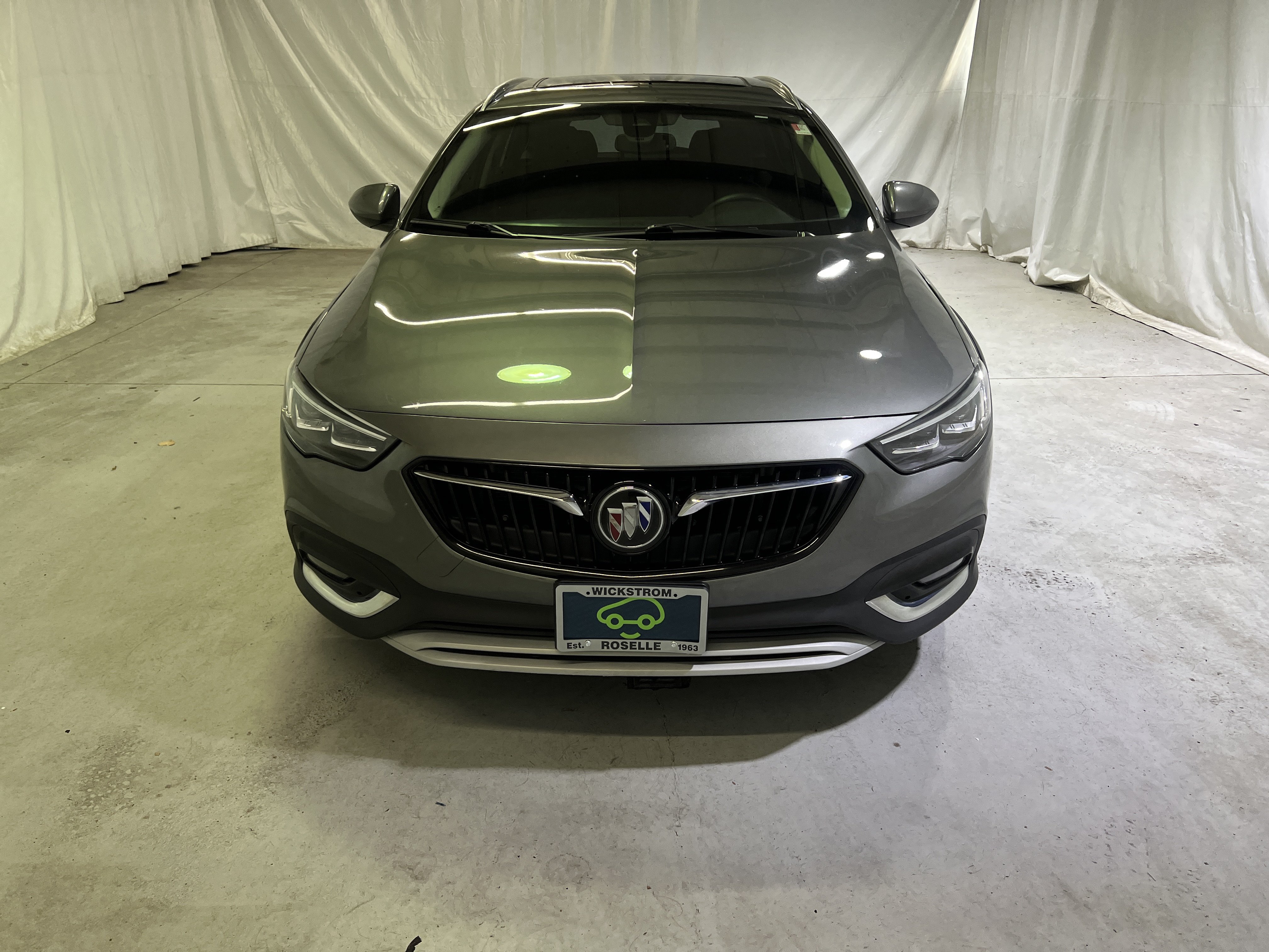 Certified 2018 Buick Regal Essence w/ Driver Confidence Package #1 AWD/4WD image 3