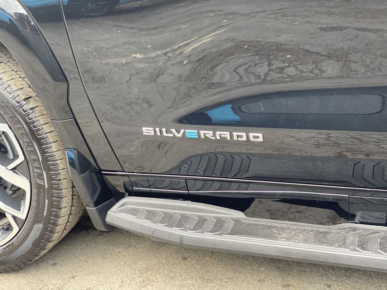 Used 2024 Chevrolet Silverado EV RST AWD/4WD image 10