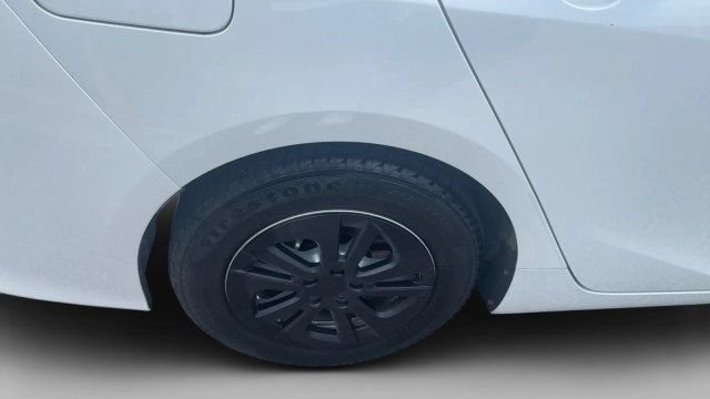 Used 2021 Toyota Prius Prime LE FWD image 5