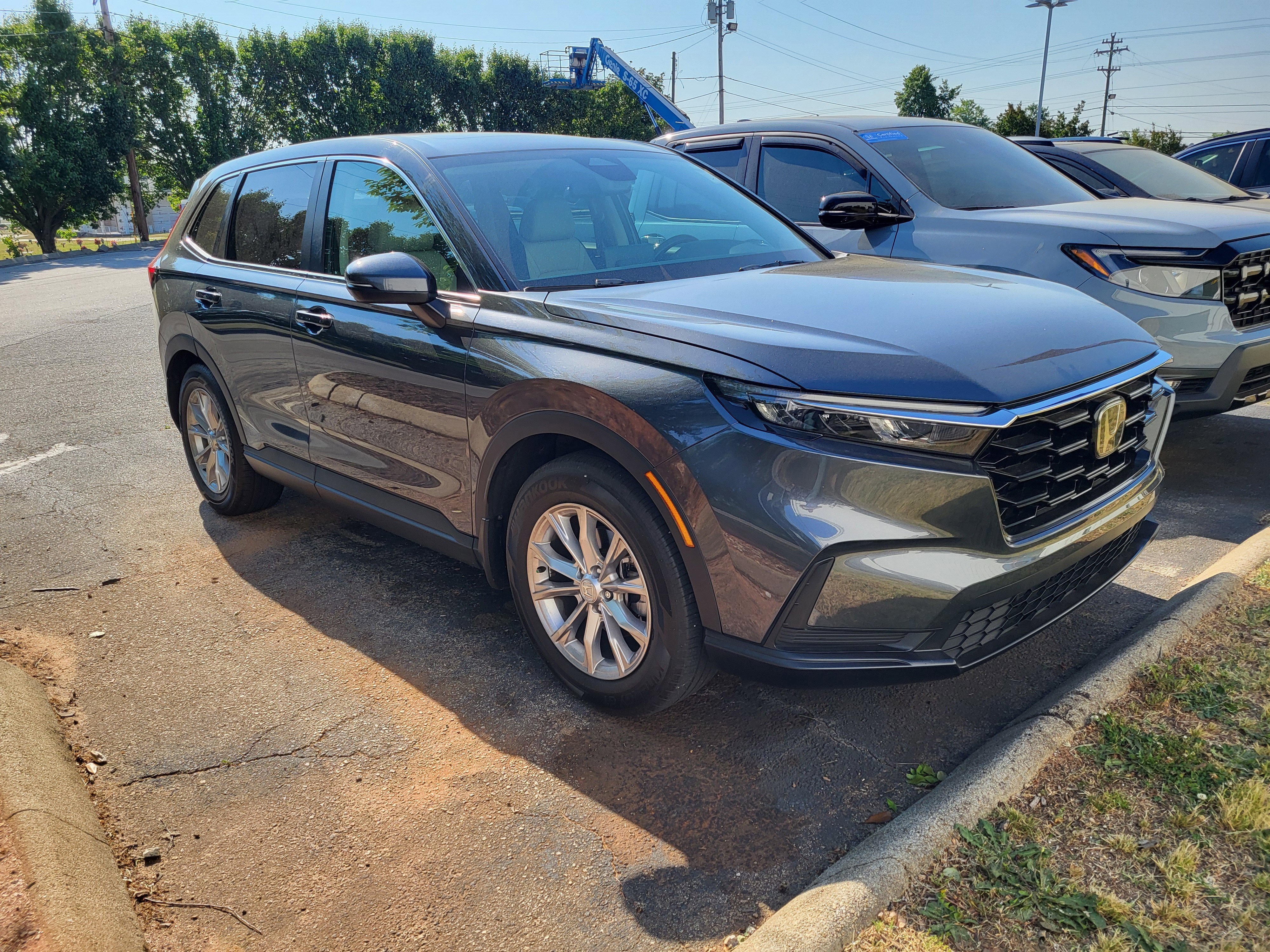 Used 2024 Honda CR-V EX image 3