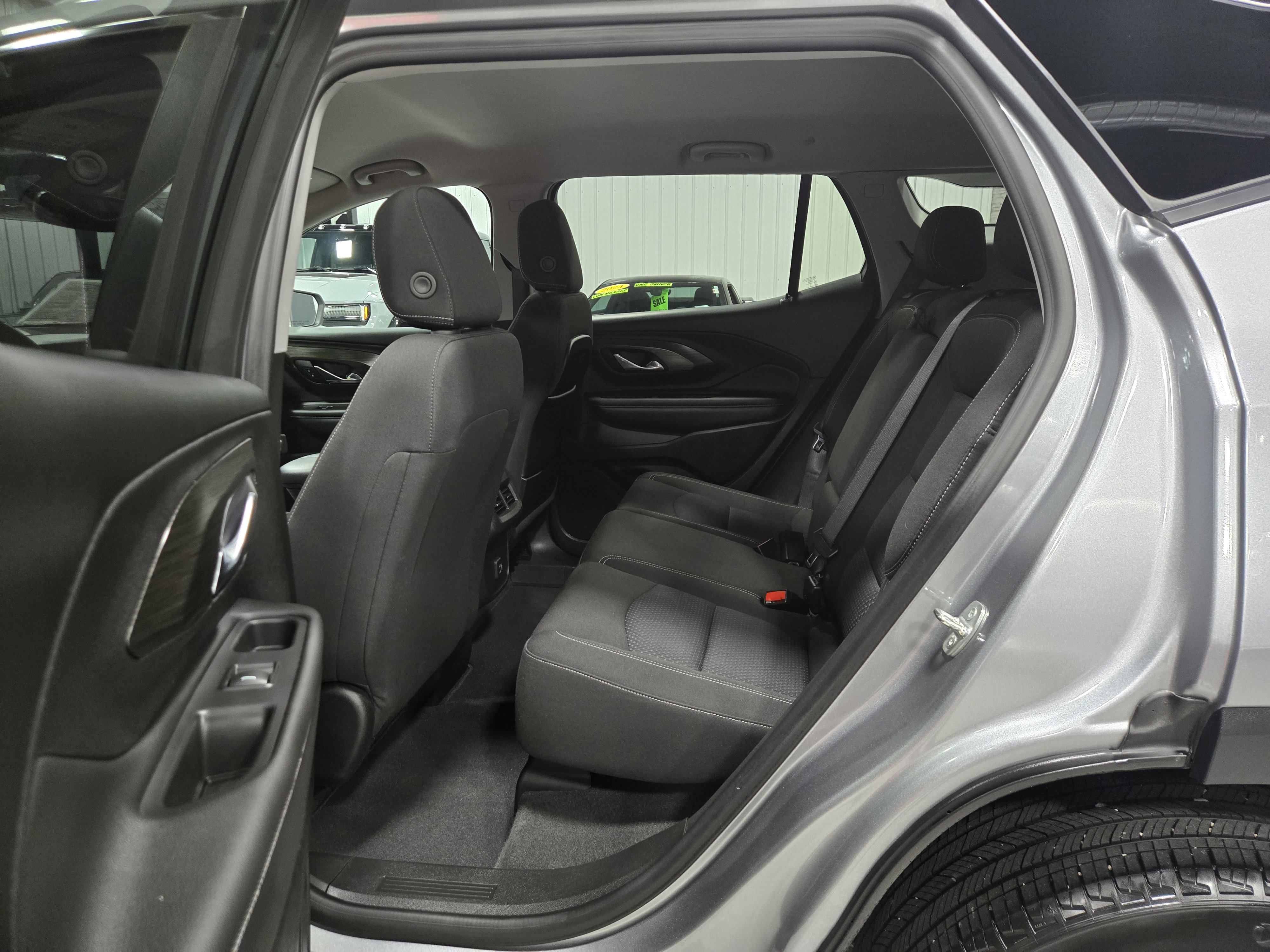Certified 2024 GMC Terrain SLE w/ Driver Convenience Package image 9