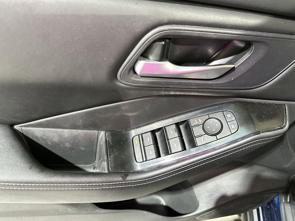 Used 2024 Nissan Rogue SV image 15