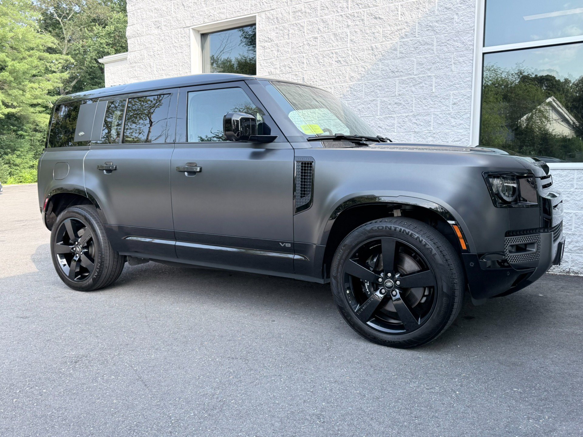 Used 2023 Land Rover Defender 110 AWD/4WD image 39