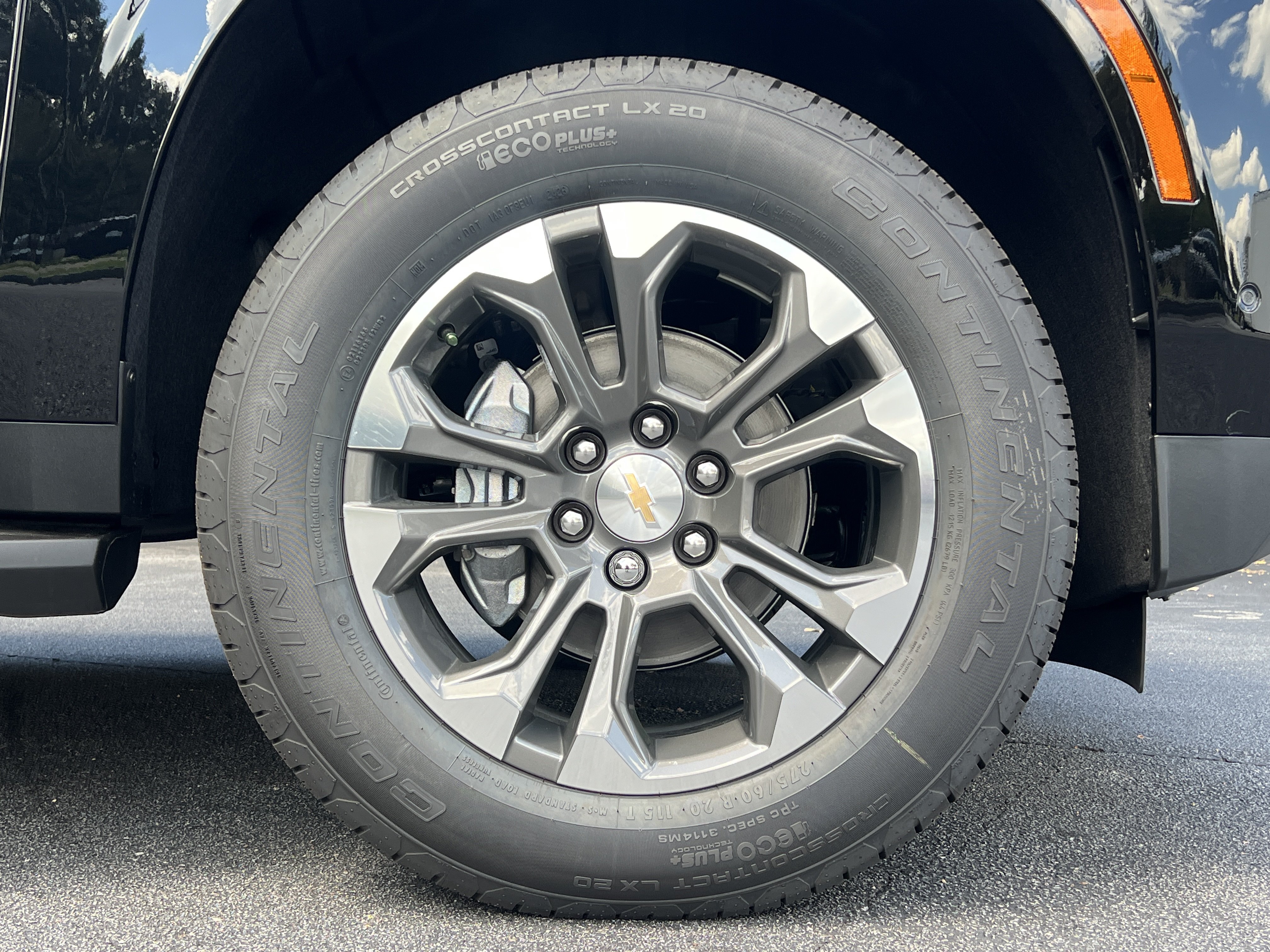 New 2026 Chevrolet Suburban LS w/ LPO, Dark Essentials Package AWD/4WD image 13