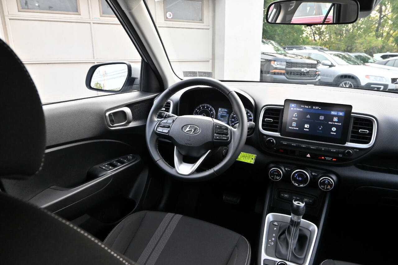 Used 2022 Hyundai Venue SEL image 23