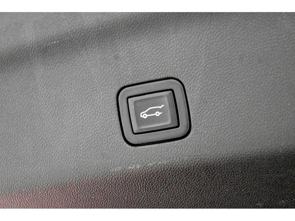 Used 2022 Chevrolet Tahoe Z71 w/ Luxury Package AWD/4WD image 45