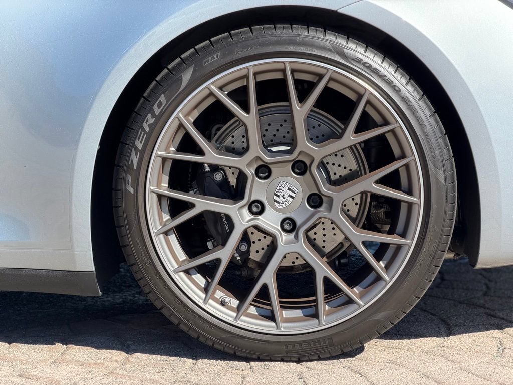 Used 2022 Porsche 911 Carrera RWD image 2