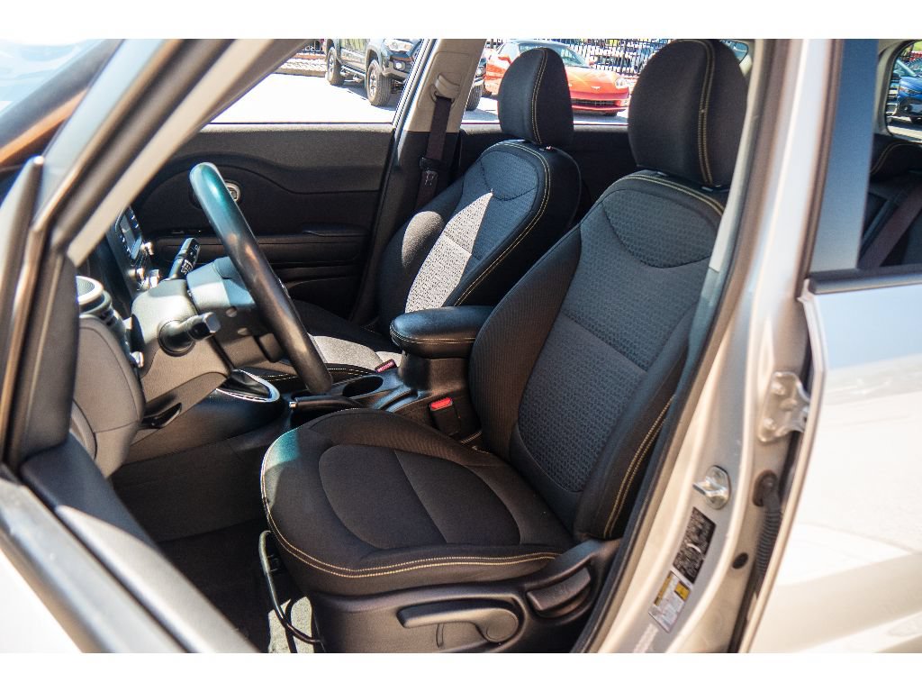 Used 2015 Kia Soul + FWD image 11