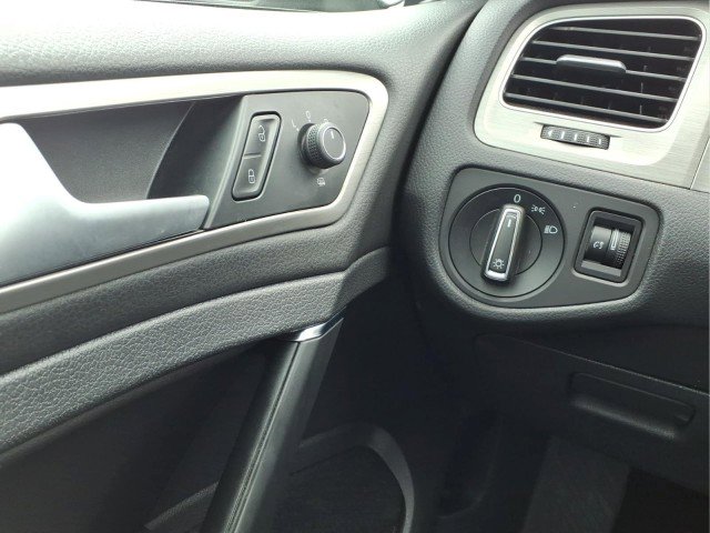 Used 2015 Volkswagen Golf TDI S image 19