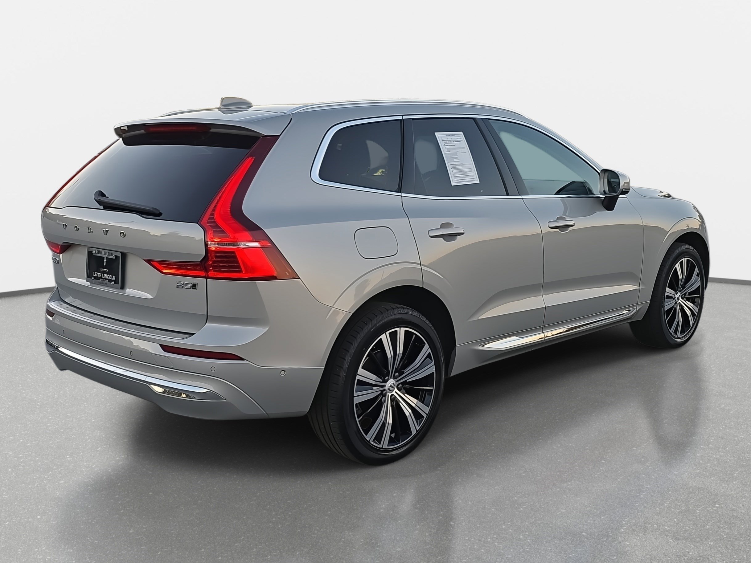 Used 2023 Volvo XC60 B5 Plus w/ Climate Package image 5