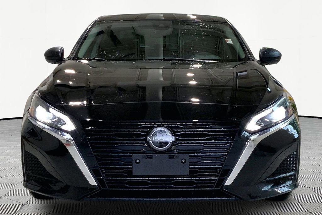 Used 2025 Nissan Altima 2.5 SV AWD/4WD image 2