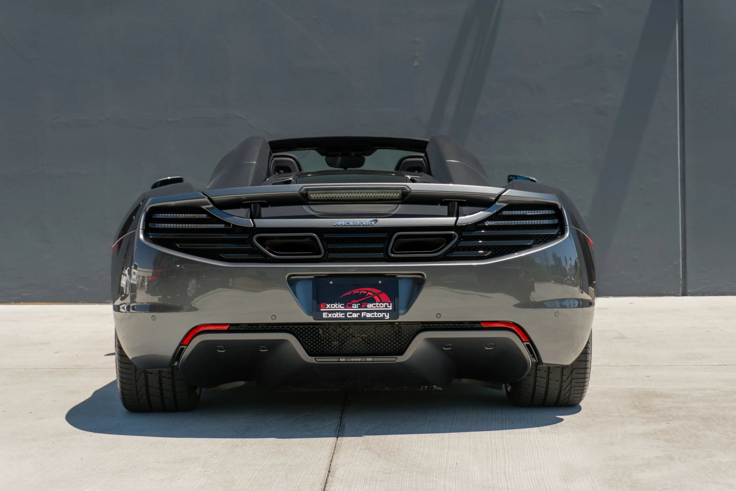 Used 2014 McLaren MP4-12C Spider RWD image 12
