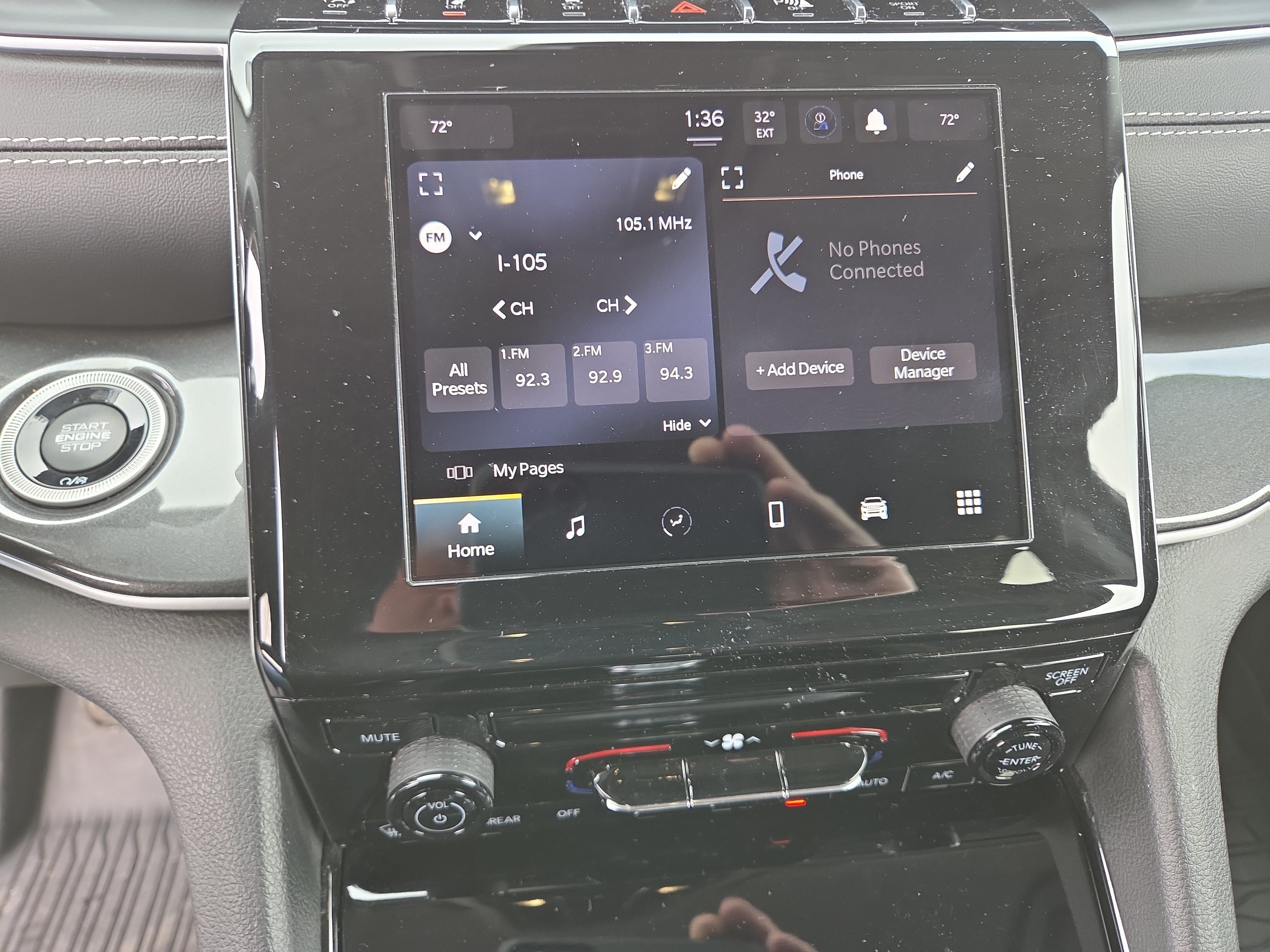 Used 2023 Jeep Grand Cherokee Laredo AWD/4WD image 26