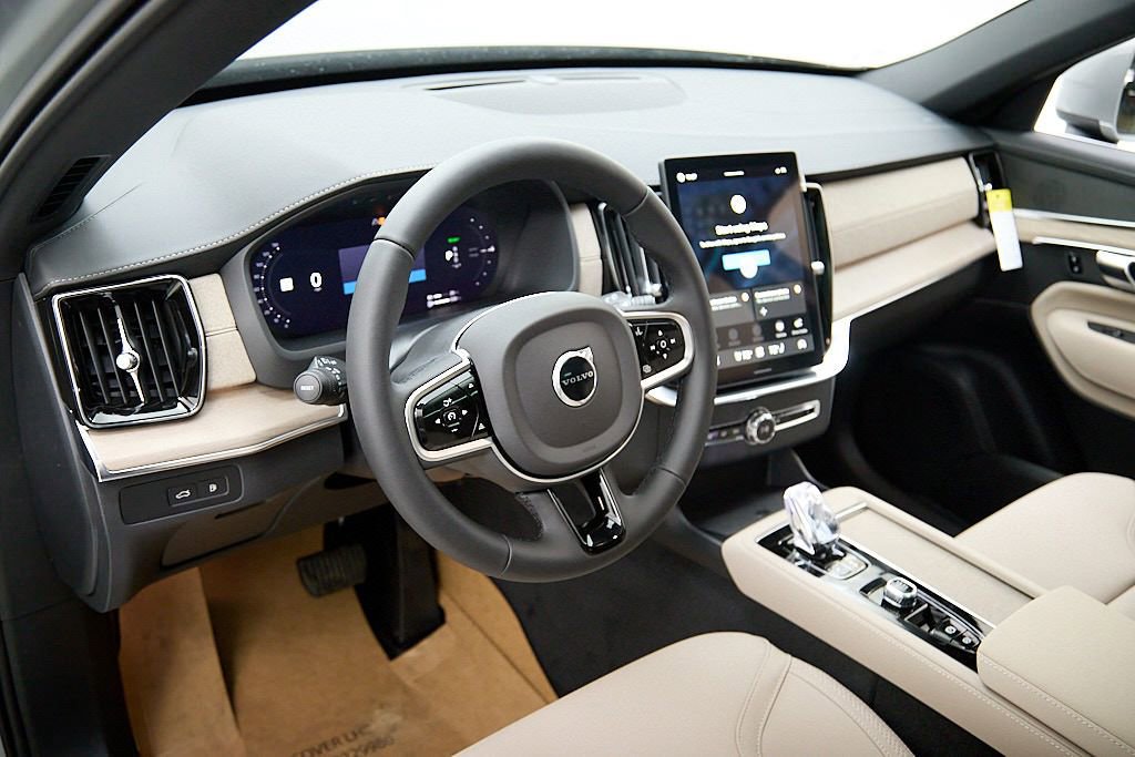 New 2026 Volvo XC90 T8 Plus w/ Protection Package image 13