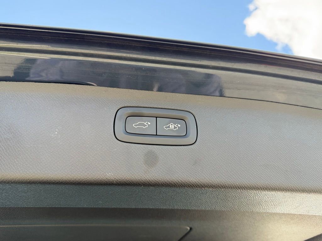 Used 2023 Volvo XC90 B6 Plus w/ Protection Package Premier image 6