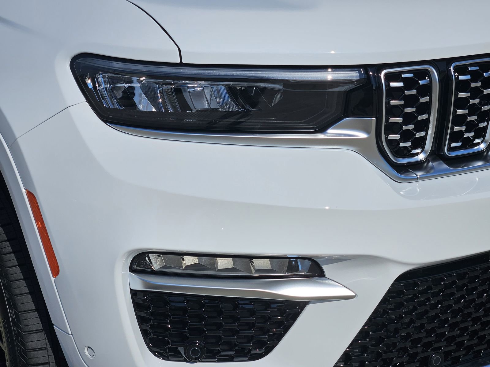 New 2025 Jeep Grand Cherokee Summit image 8