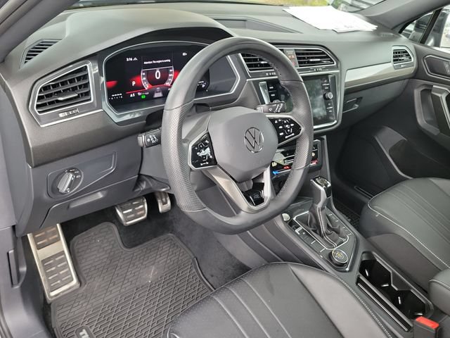 Used 2024 Volkswagen Tiguan SE R-Line AWD/4WD image 24