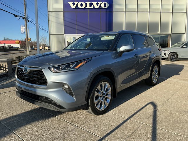 Used 2023 Toyota Highlander Limited image 1