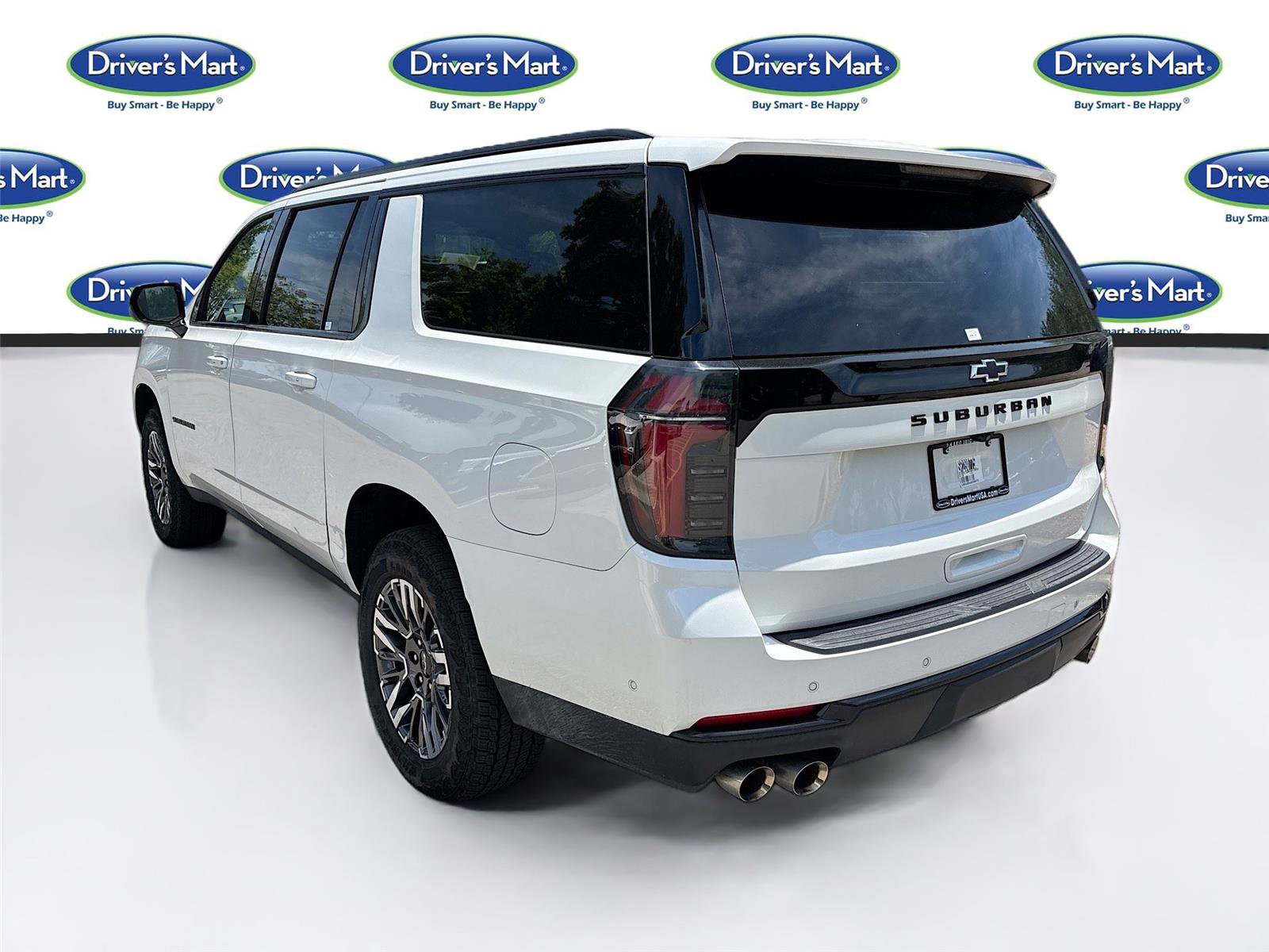 Used 2025 Chevrolet Suburban Z71 AWD/4WD image 5