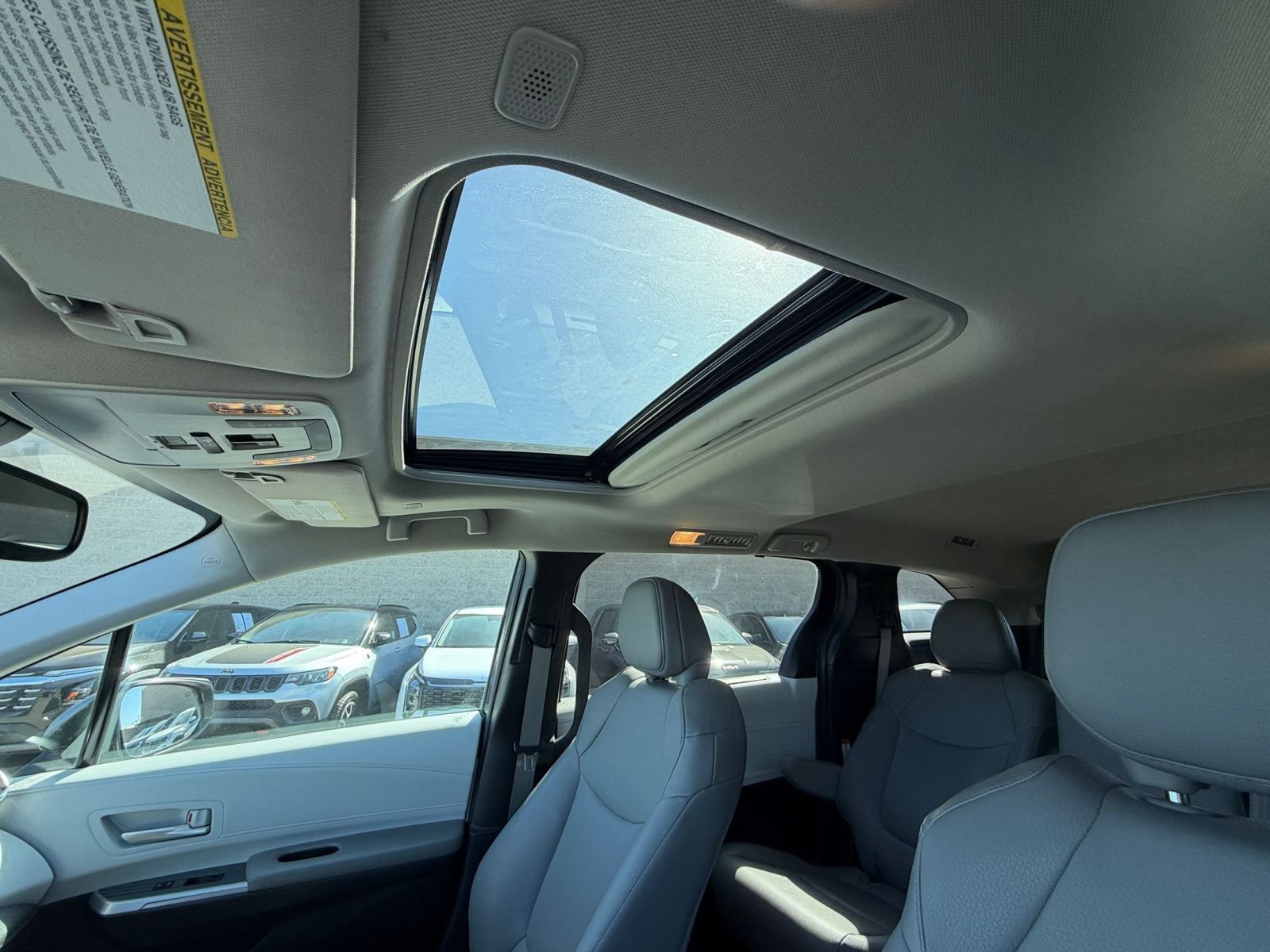 Used 2025 Toyota Sienna XLE FWD image 29
