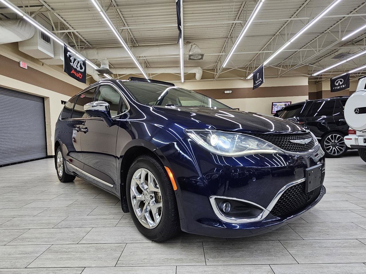 Used 2017 Chrysler Pacifica Limited FWD image 4
