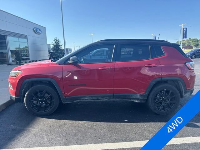 Used 2023 Jeep Compass Latitude AWD/4WD image 2