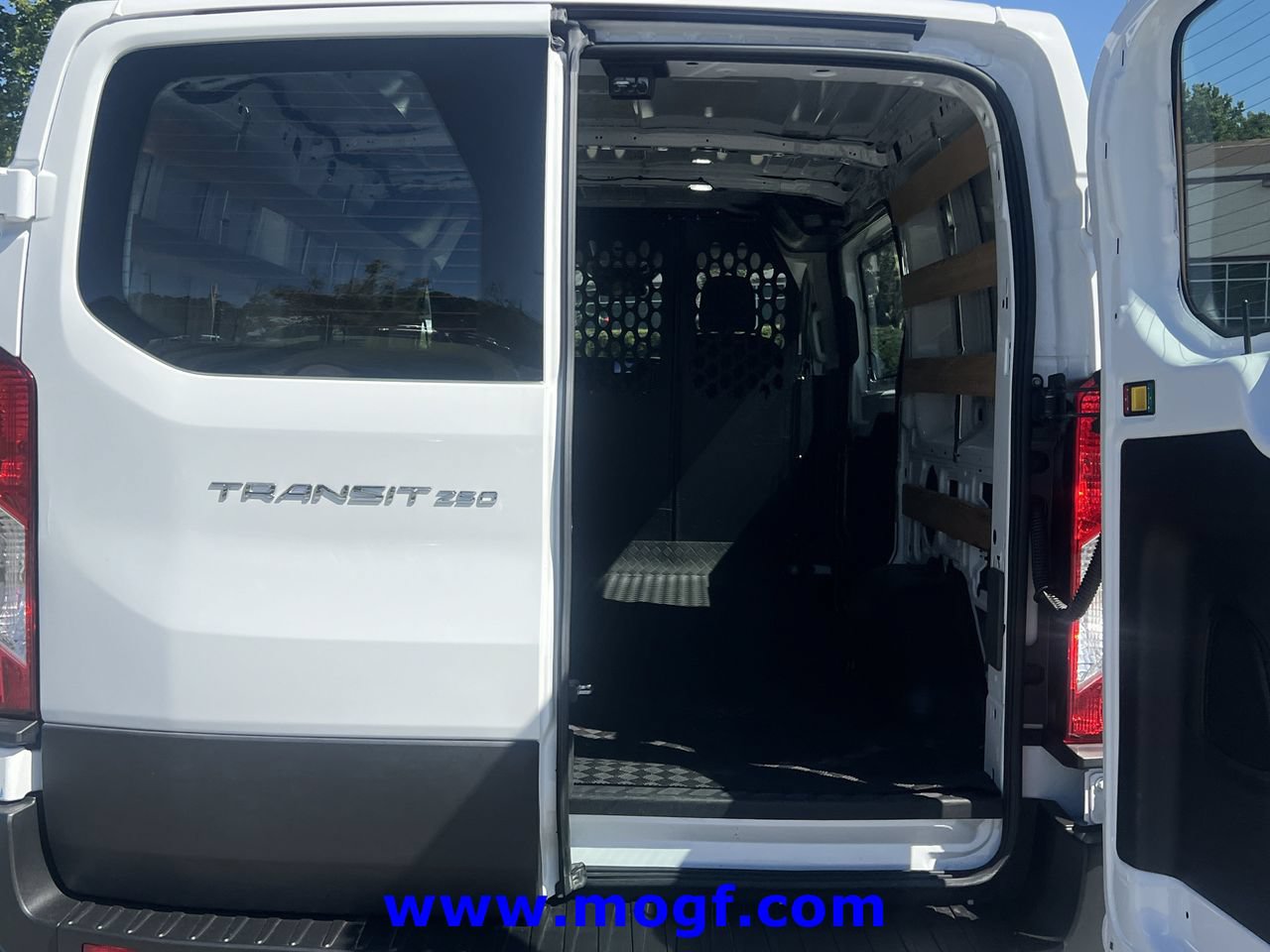 Used 2025 Ford Transit 250 Low Roof w/ Exterior Upgrade Package RWD image 19