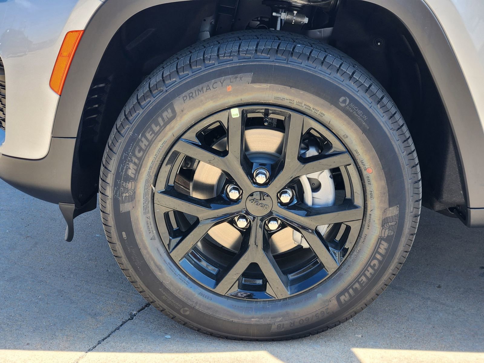 New 2025 Jeep Grand Cherokee Altitude image 8