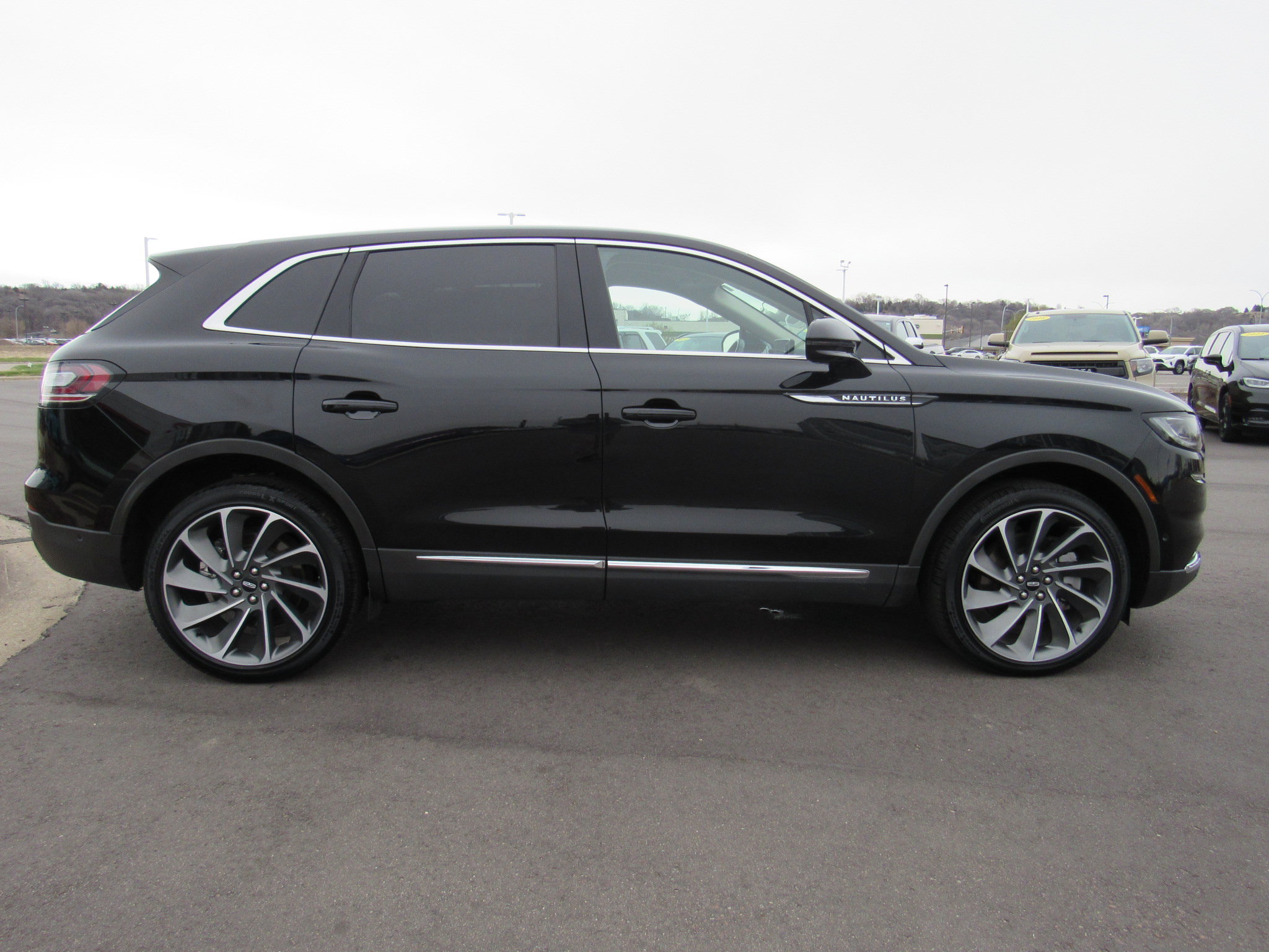 Used 2023 Lincoln Nautilus Reserve w/ Equipment Group 201A AWD/4WD image 5