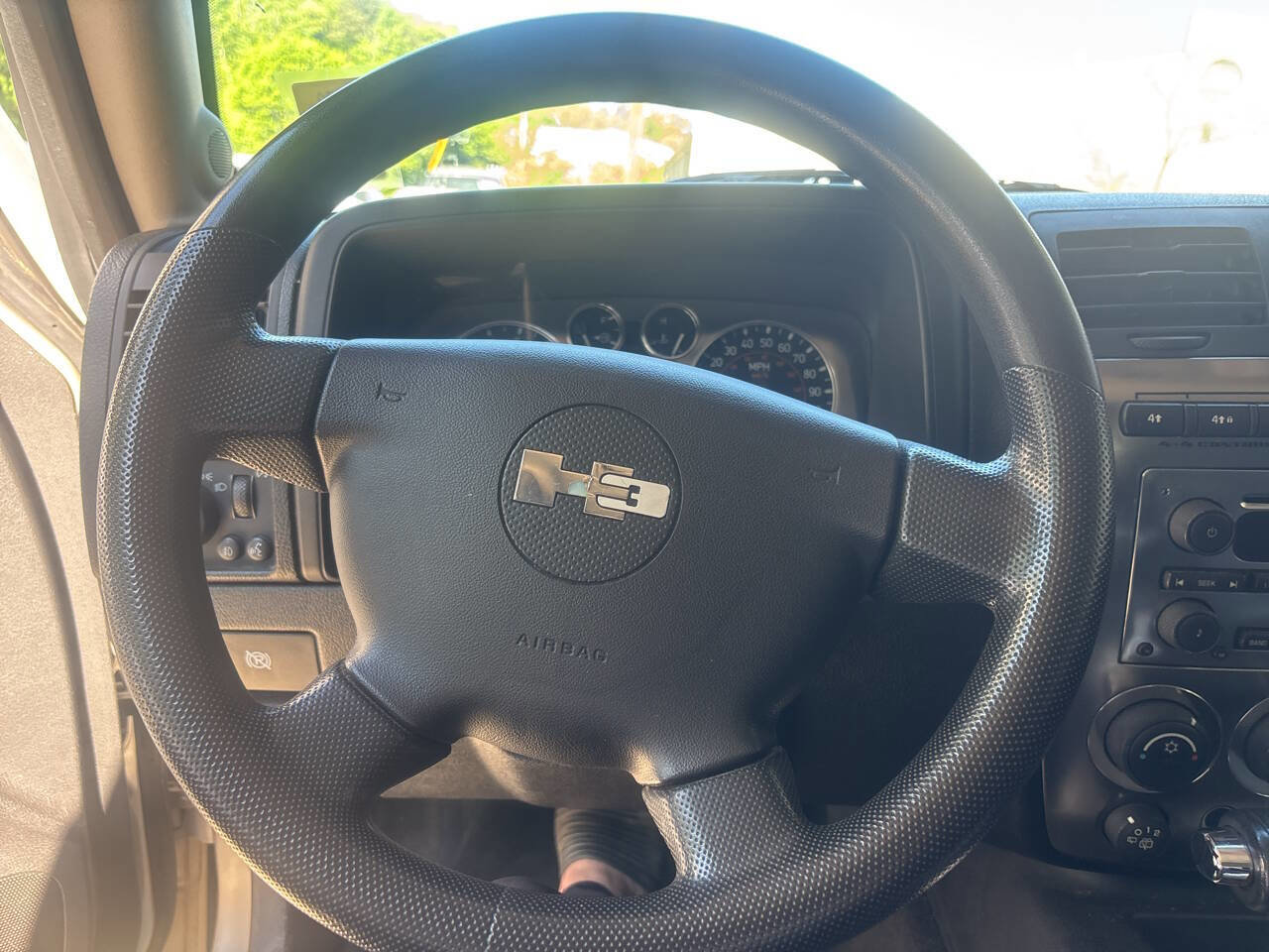 Used 2009 HUMMER H3 image 10