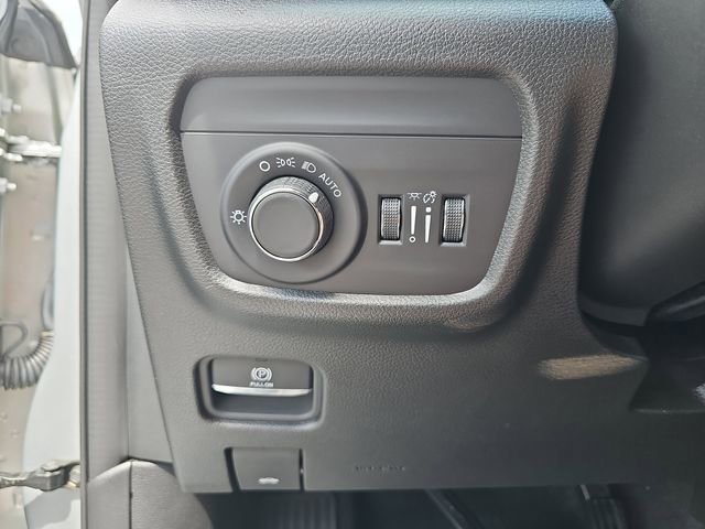 Used 2024 Jeep Grand Cherokee L Altitude image 32