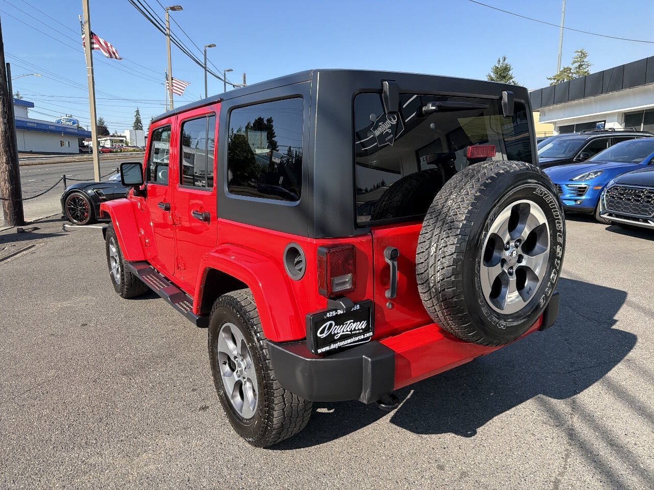 Used 2017 Jeep Wrangler Unlimited Sahara w/ Connectivity Group AWD/4WD image 4
