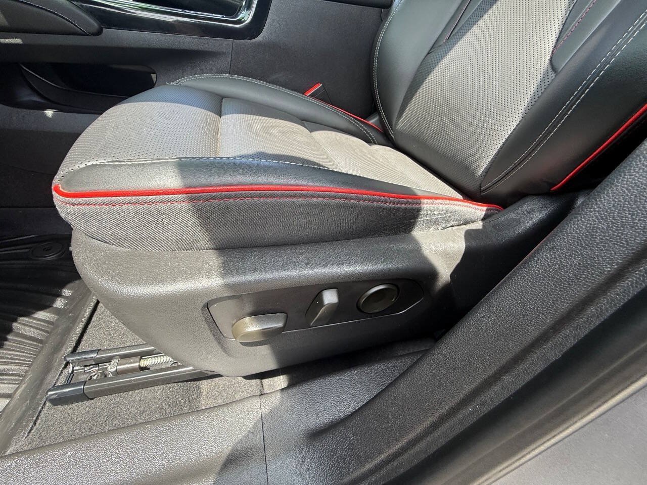Used 2022 Buick Envision Essence w/ Sport Touring Package AWD/4WD image 18