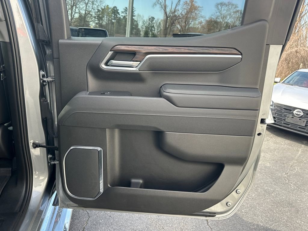 Used 2025 GMC Sierra 1500 SLT w/ SLT Premium Plus Package image 17