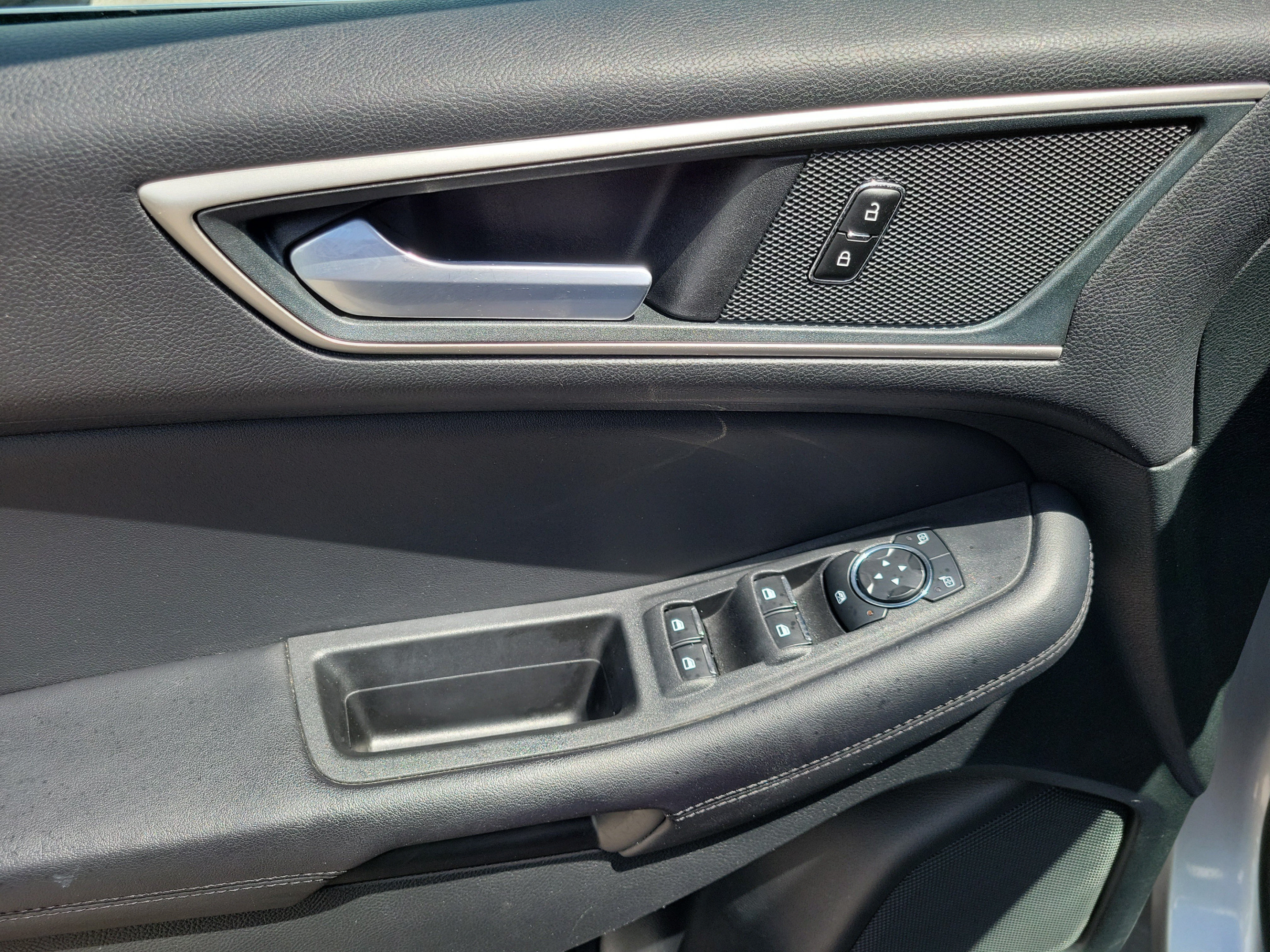 Used 2024 Ford Edge SEL AWD/4WD image 15
