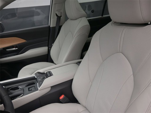 New 2026 Toyota Grand Highlander Limited image 33
