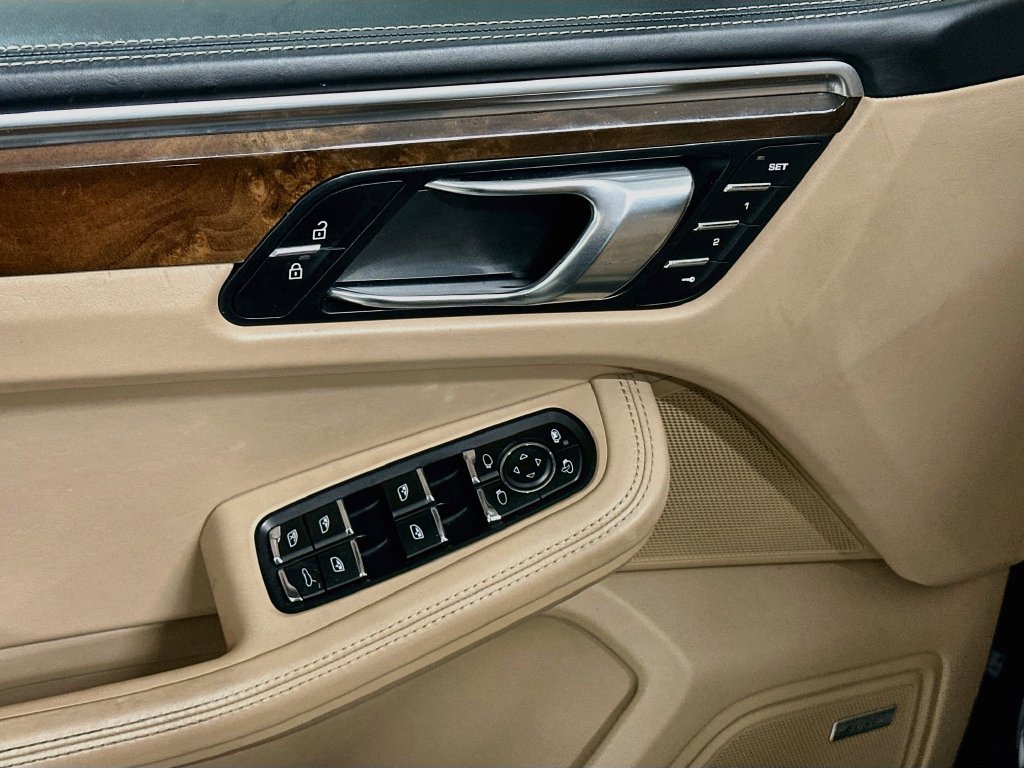 Certified 2019 Porsche Macan S AWD/4WD image 19