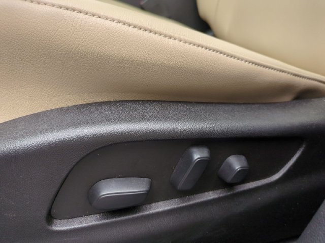 Certified 2024 Cadillac XT4 Luxury w/ Cold Weather Package AWD/4WD image 18