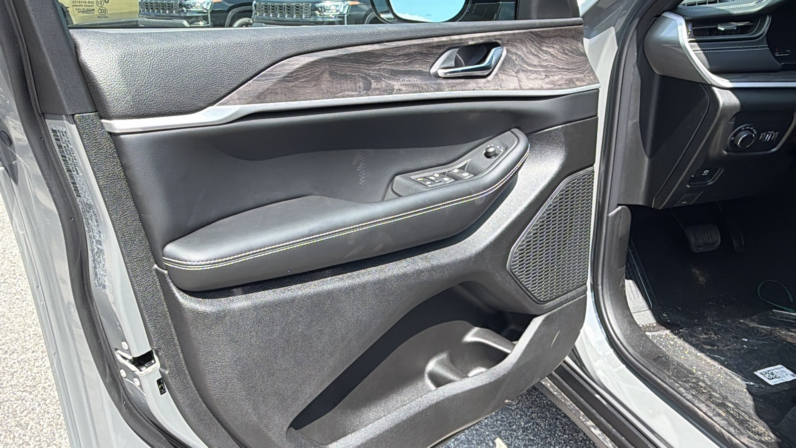 New 2027 Jeep Grand Cherokee Altitude RWD image 14
