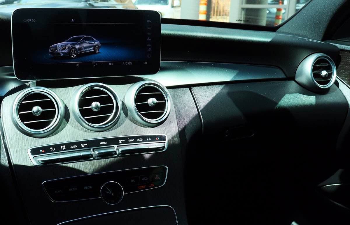 Used 2020 Mercedes-Benz C 300 Sedan w/ Premium Package image 43