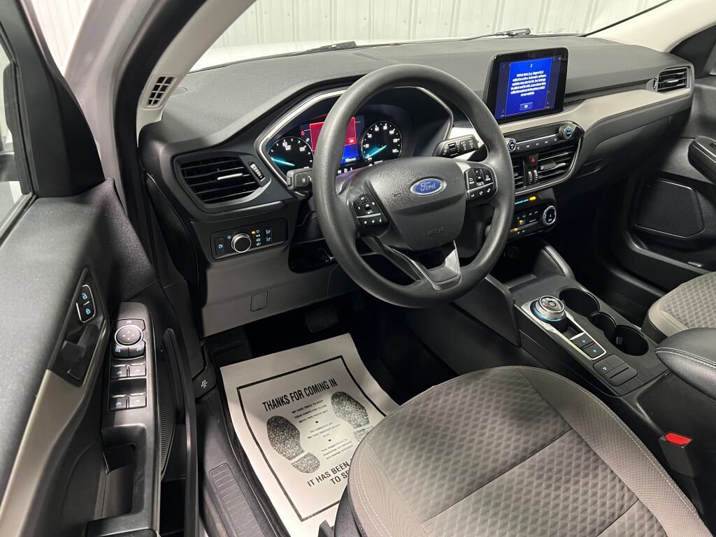 Used 2022 Ford Escape SE image 2