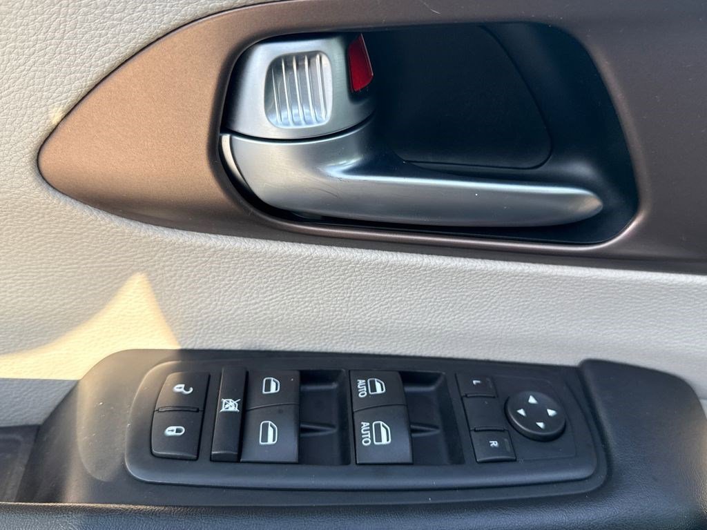 Used 2017 Chrysler Pacifica LX image 22