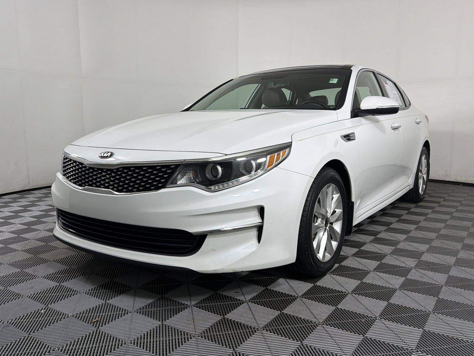 Used 2016 Kia Optima EX w/ Premium Package FWD image 3
