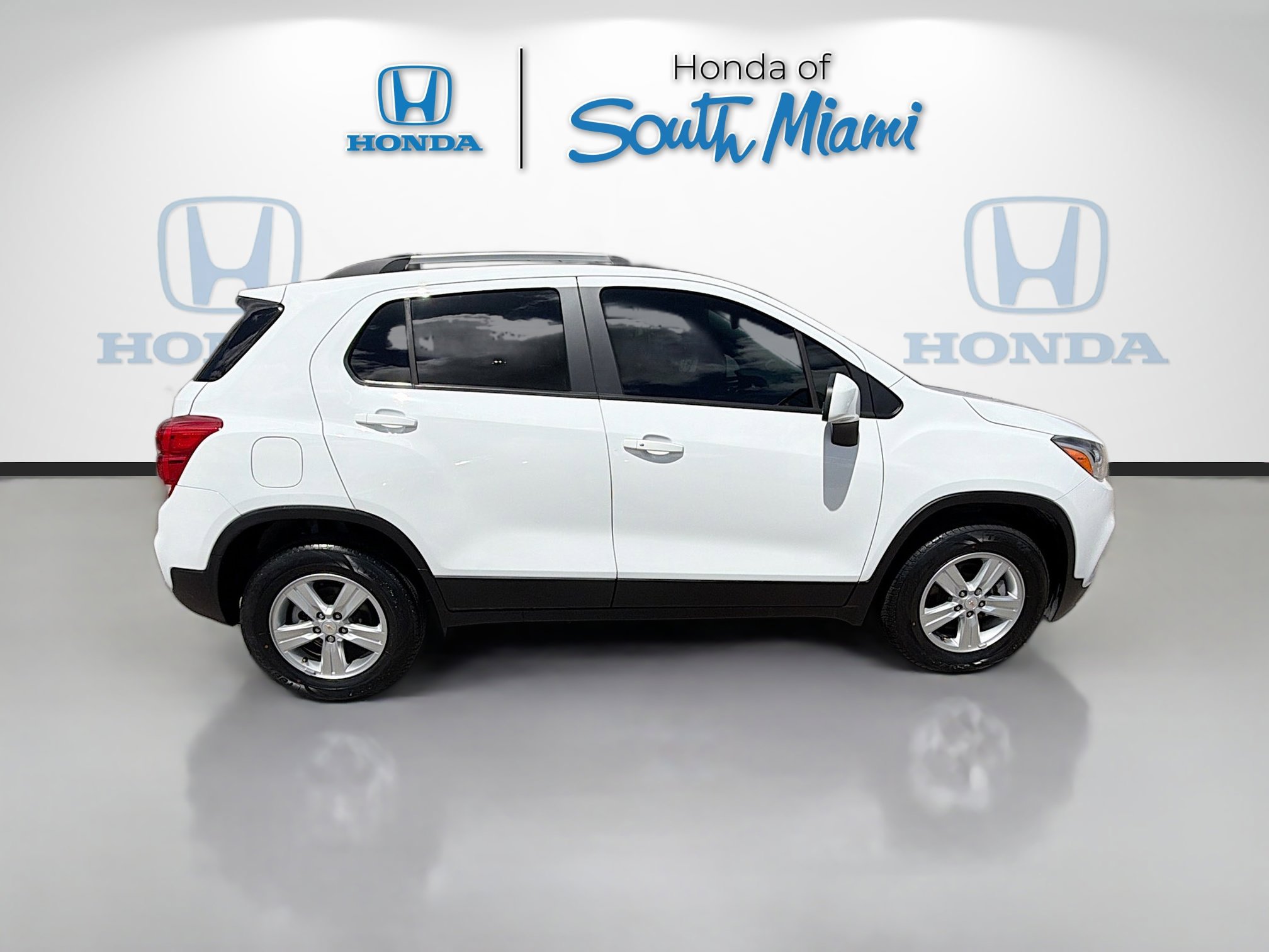 Used 2022 Chevrolet Trax LT w/ LT Convenience Package image 8