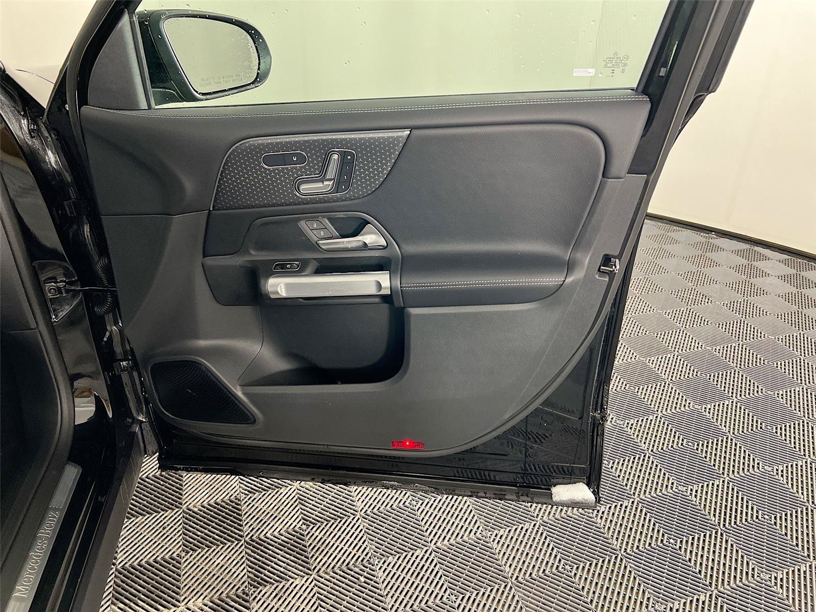 Certified 2026 Mercedes-Benz GLB 250 4MATIC image 26