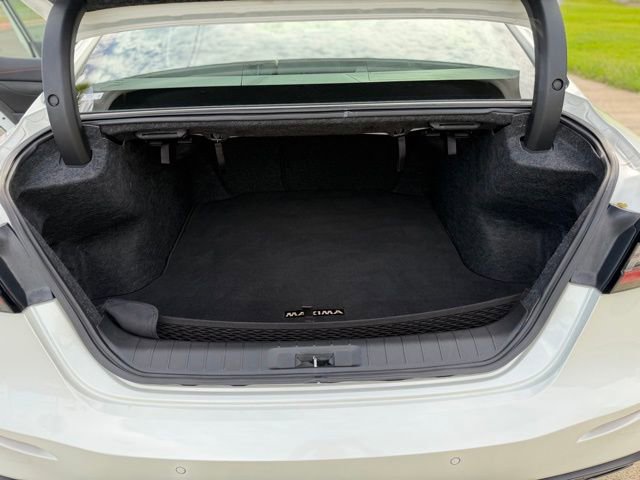 Used 2022 Nissan Maxima SR w/ Sport Mat Group image 11