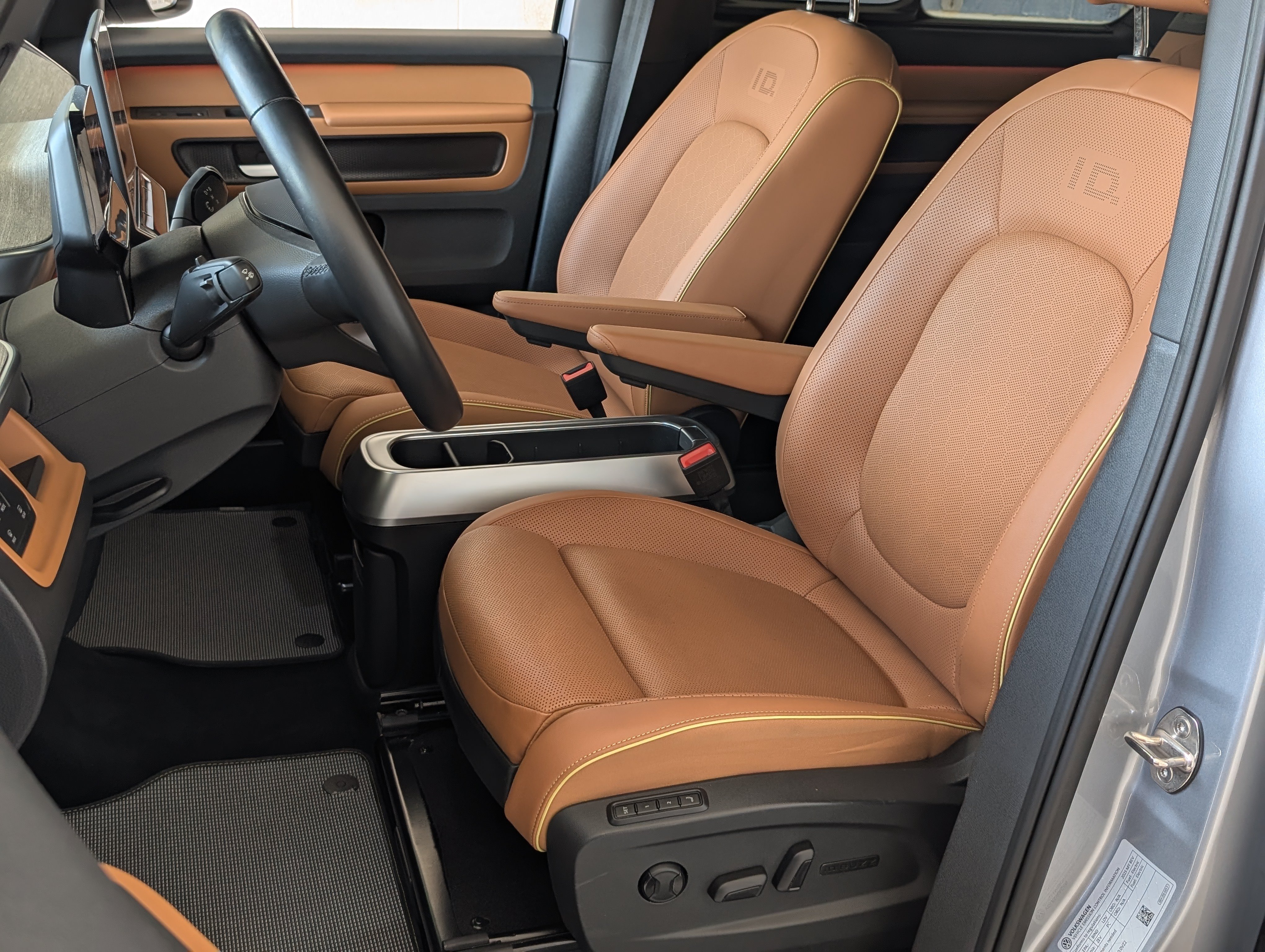 Used 2025 Volkswagen ID. Buzz Pro S Plus RWD image 17